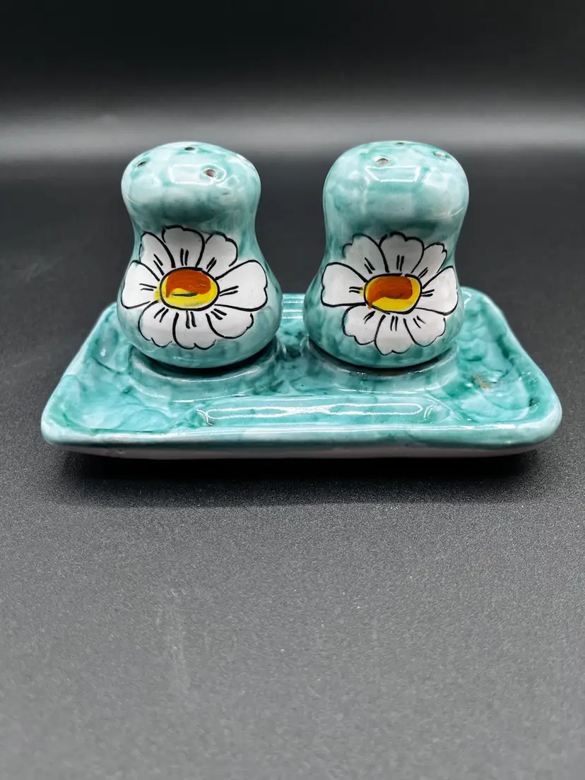 Vietri Italy Teal Pottery Floral Salt And Pepper Shaker Set & Tray 🌼