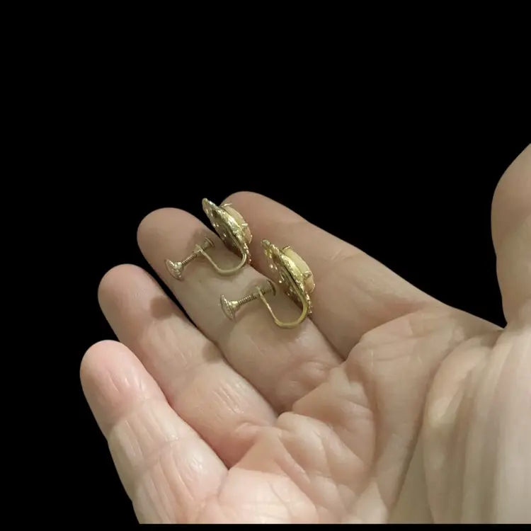 Vintage Goldtone  Genuine Cameo Screw Back Earrings. With Filigree Border. It’s Signed But Very Hard To Read.