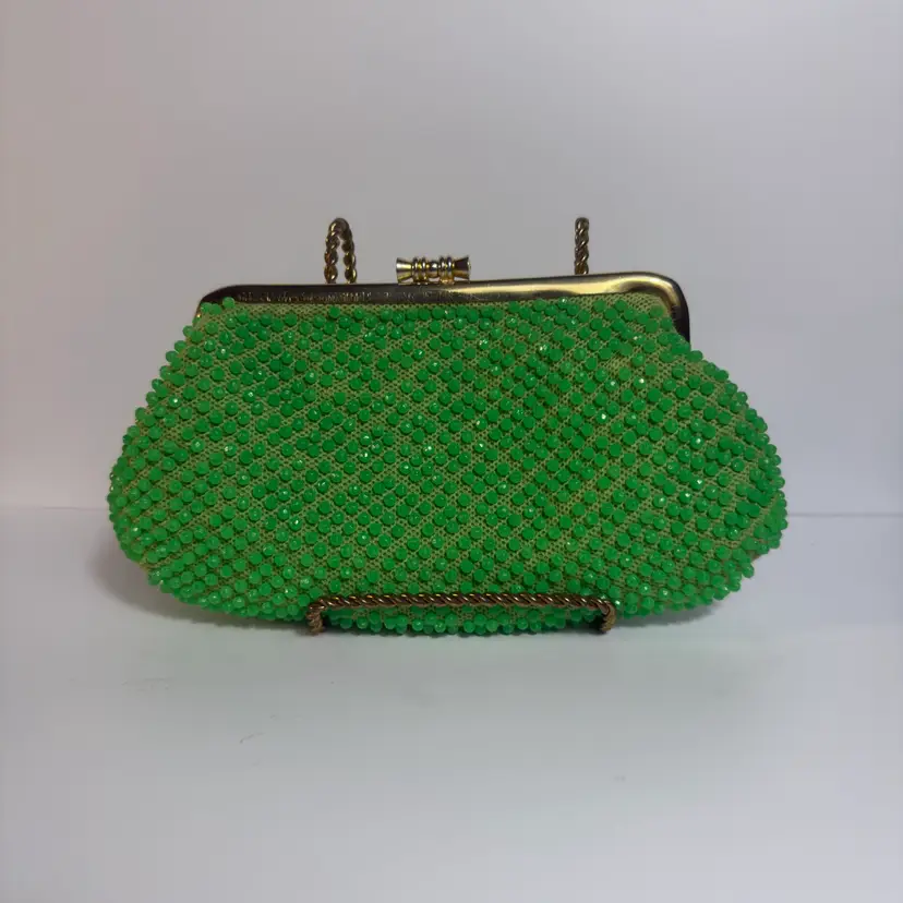 A Vintage Green Beaded Clutch Purse w/a Metal Clasp Closure. Made In Hong Kong