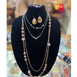 A#08 - Rosegold Rhinestone Ball Lot