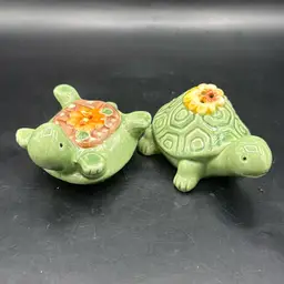 Turtles With Flowers Salt And Pepper Set
