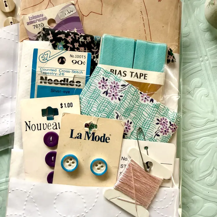 Vintage Sewing Notion Pack
