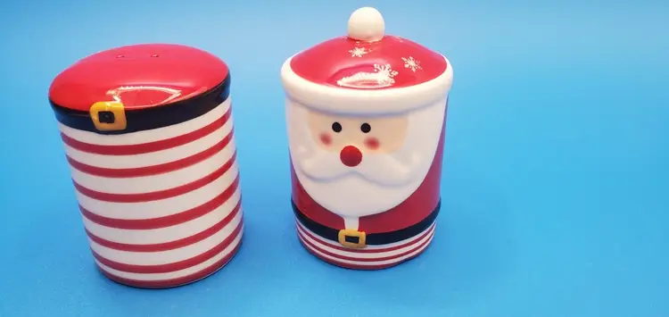 Ceramic Christmas Holiday Santa Stacking Salt & Pepper Shaker Set New in Box