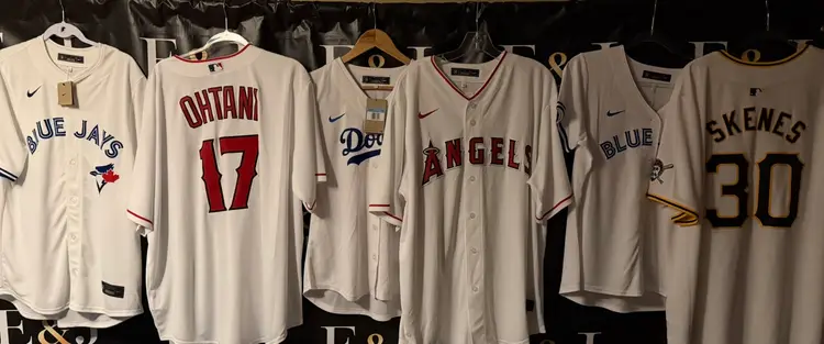 New-lot 10 Radom Pull Sports Jerseys Retail 1,500.00 Retail - Free Shipping USA Only