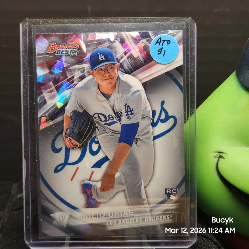 2016 Bowman's Best Atomic - Julio Urias Los Angeles Dodgers