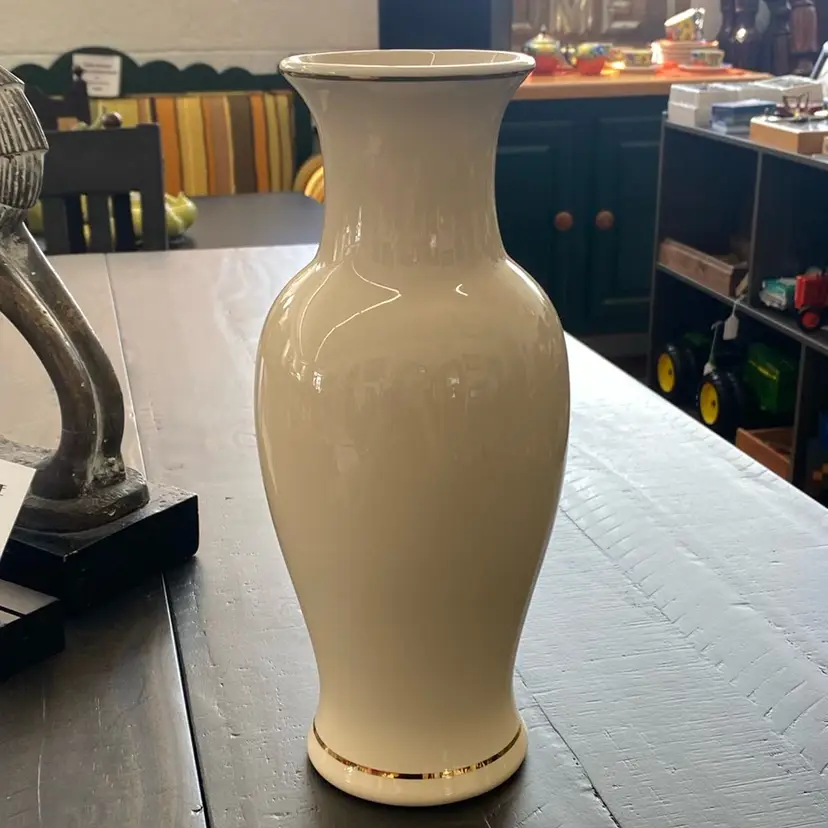 Royal Haeger Vase
