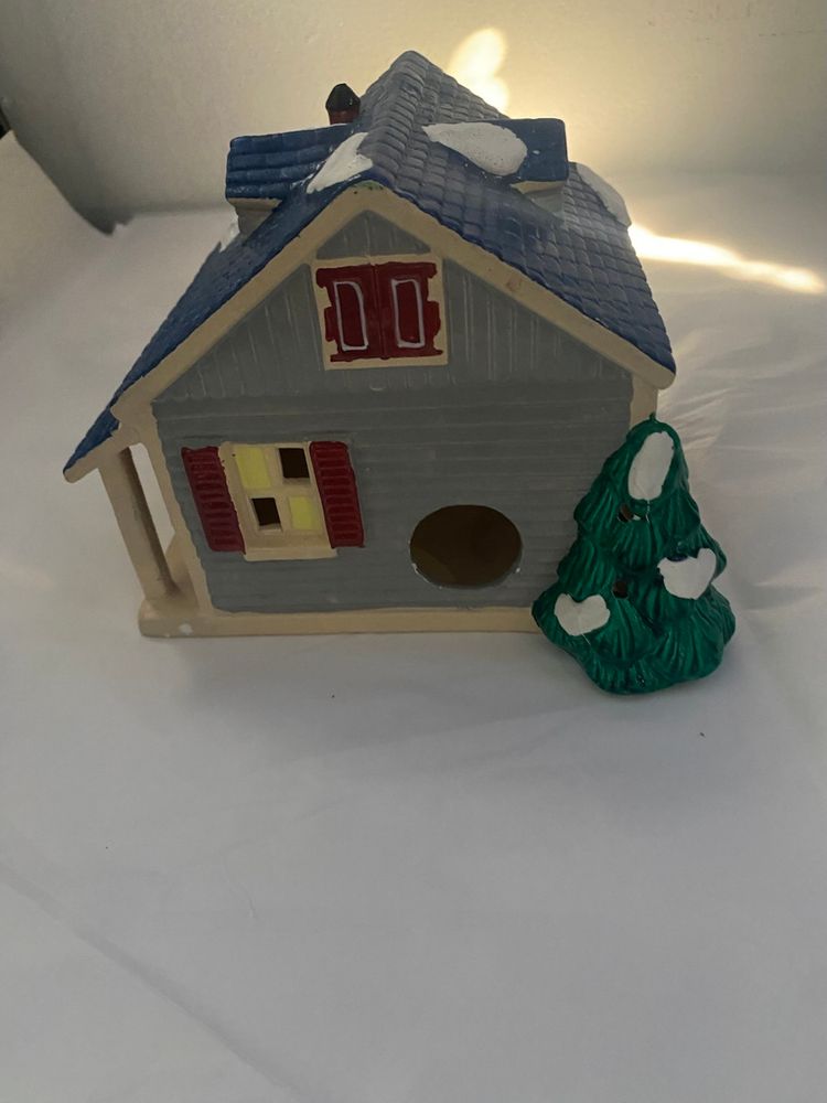 Department 56 single car garage house