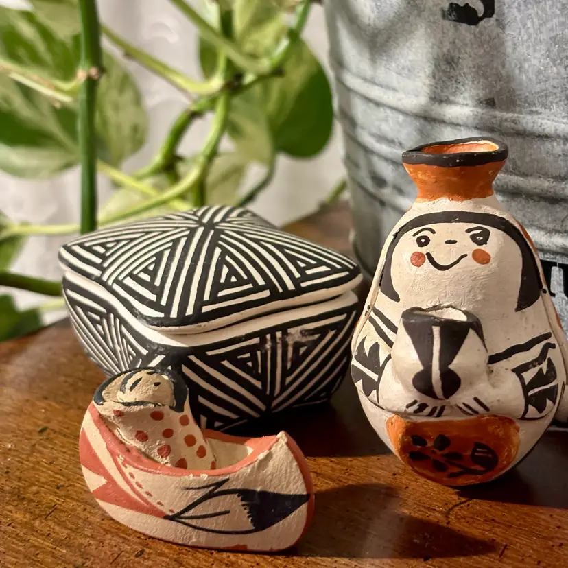 Acoma Handpainted Trio Woman-Baby in Canoe- Trinket Box w/ Lid