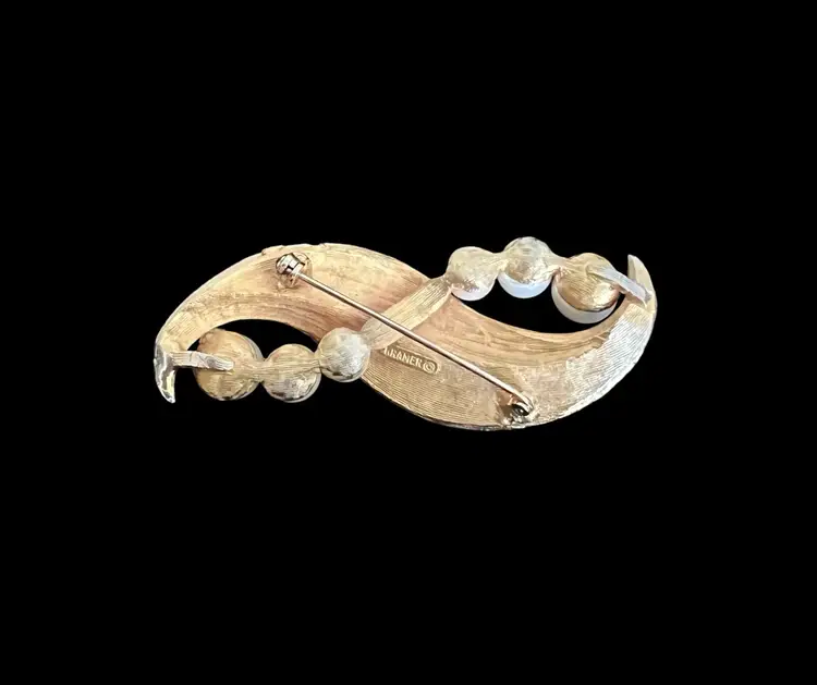 Vintage Kramer Goldtone Leaf Brooch Signed Graduated Faux Pearls #B-4