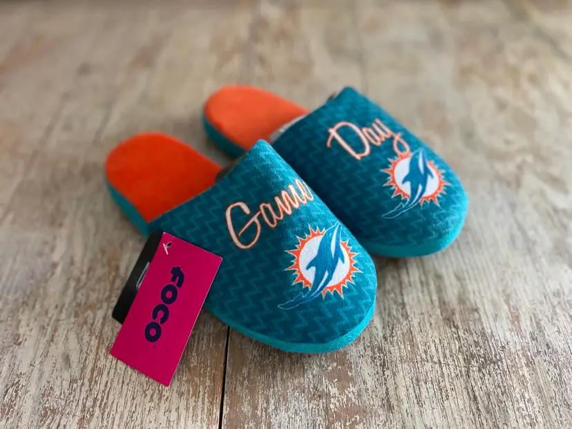 FOCO Miami Dolphins Slippers NFL Game Day Womens M 7/8 Football Fan NWT Slip On