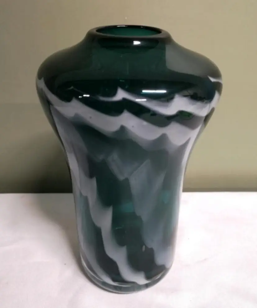 Vintage Gorgeous Hand Blown Art Glass Vase Changes Black to Blue - Signed