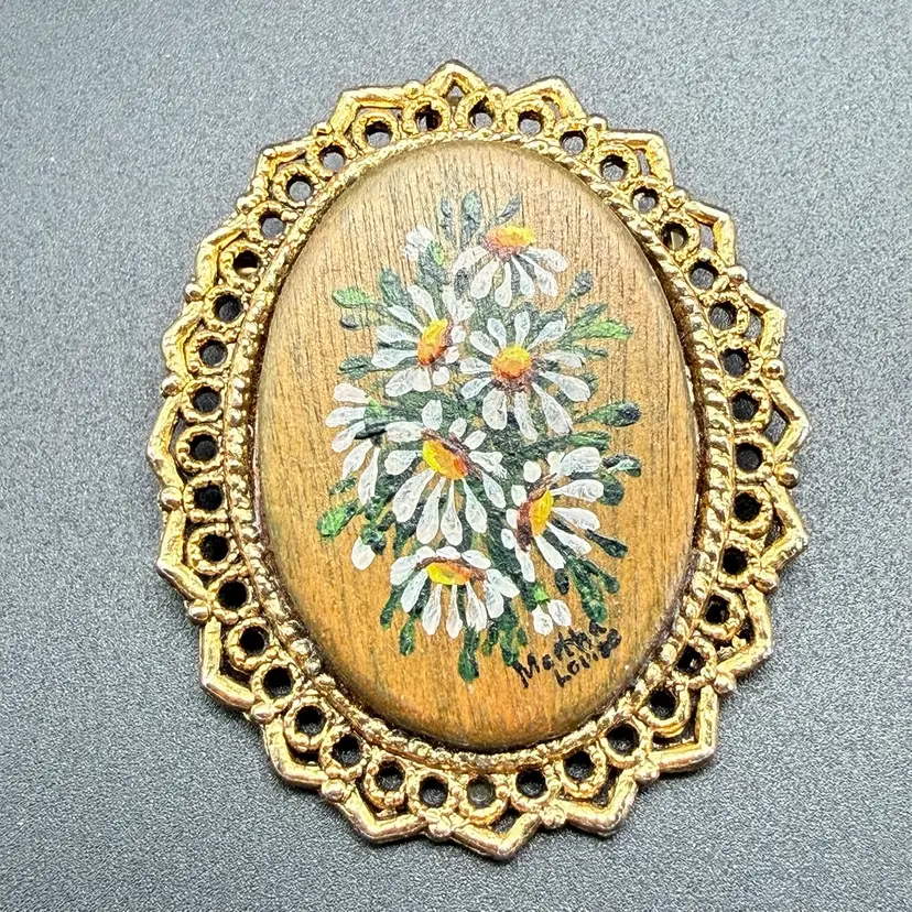 Vintage Artisan Made Brooch Pendant Hand Painted Wood Gold Tone Daisy Signed
