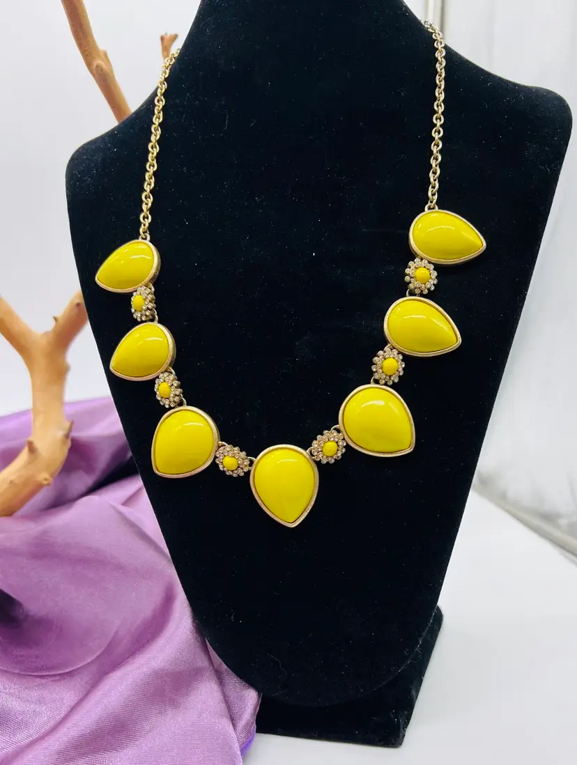 J Crew Chartreuse Yellow Green Teardrop Statement Necklace 18”