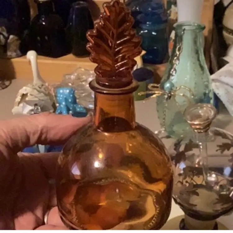 Amber Color perfume bottle with a good stopper