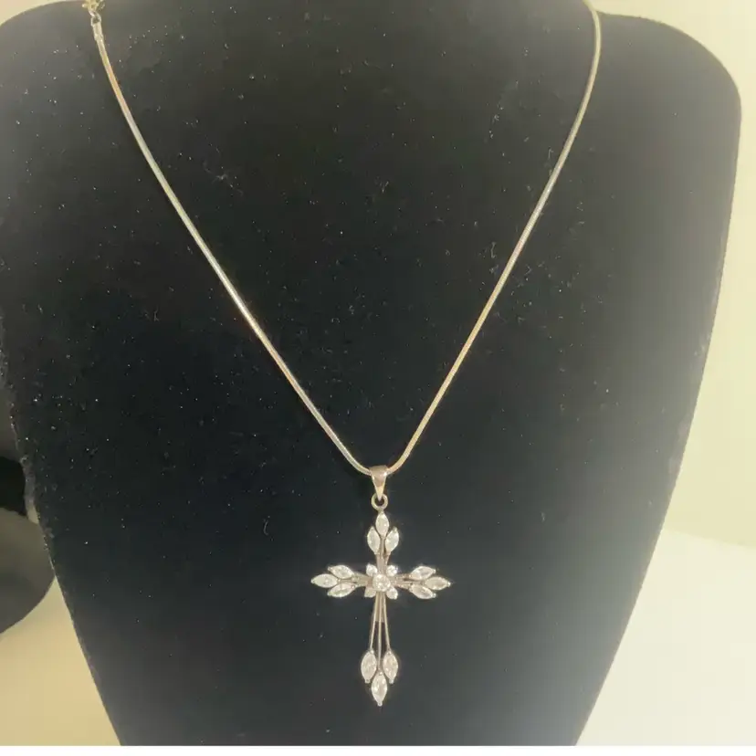 925 Vintage Silver And Prong Set Rhinestone Cross Pendant On 15 Inch Chain