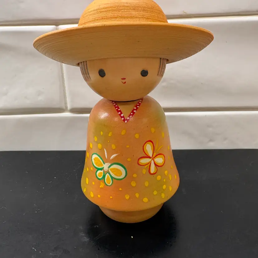Vintage Japanese Kokeshi Doll with Straw Hat Butterflies 4.75" Sosaku