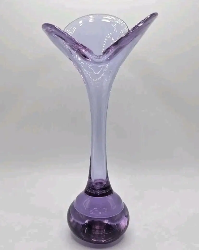 Neodymium Alexandrite Glass Flower Shaped Bud Vase Color Change Purple To Blue