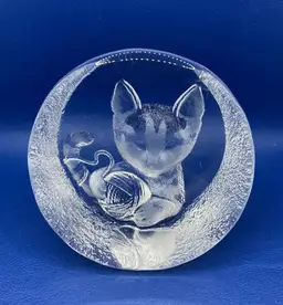 Signed Mats Jonasson Cat with Yarn Full Lead Sweden Crystal Glass Paperweight