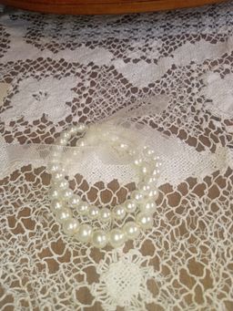 #06 Faux pearl bracelet