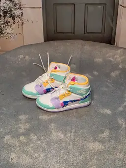 #02 Minibrand Hightop Sneakers