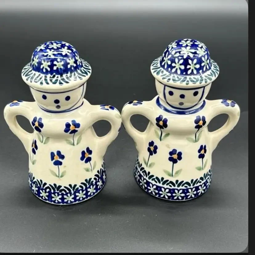 POLISH POTTERY UNIKAT FIGURAL FOLK PEOPLE  SALT AND PEPPER SHAKERS