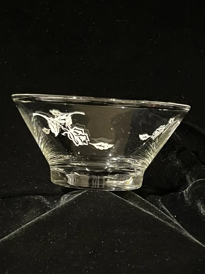 #1534 - Fire King Anchor Hocking Etched Rose Bowl