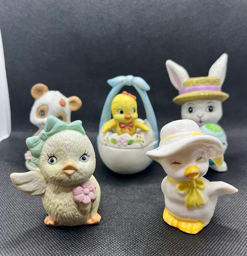 Collection of 5 vintage ceramic Easter figurines anthropomorphic bunnies & chicks , trinket box