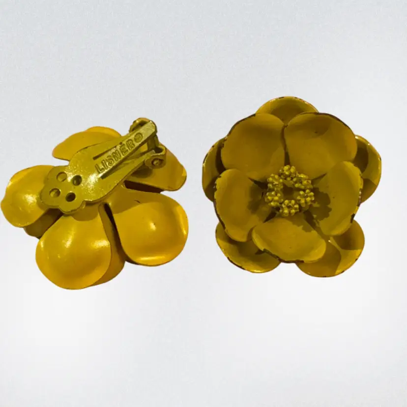 Vintage Lisner Metal Flower Earrings