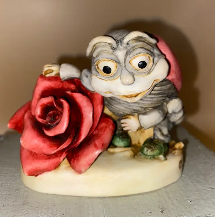 Sweet Harmony Kingdom “Byron’s Lonely Hearts Club” Ladybug With Rose ~ Trinket Box ~ 1999