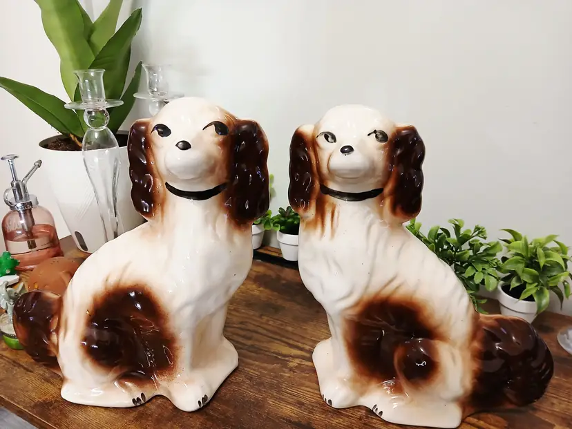 Pretty Staffordshire Tan King Charles Spaniel Pair Figurines - Mantel Table Window Fine Art - Hand painted Pottery - Co