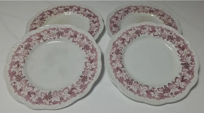 Vintage J & G Meakin English Staffordshire Sterling Set Of 4 Red Vine Dining Plates