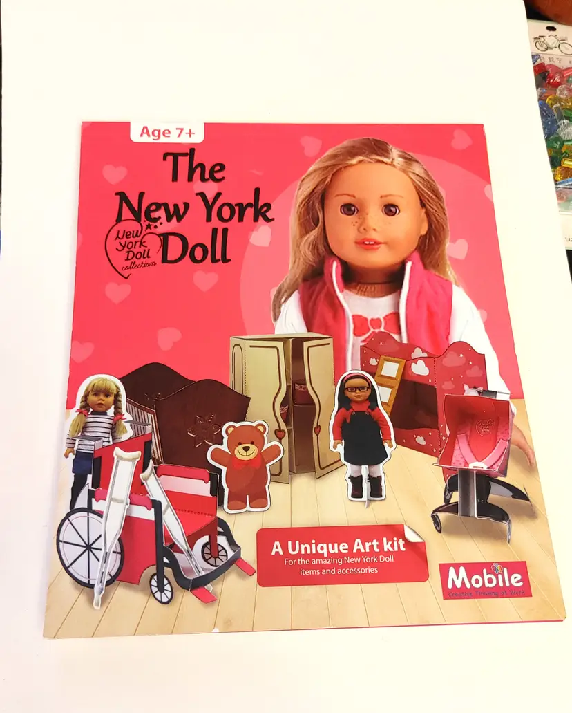 Unique Art Kit- The New York Doll. Create paper dolls and accessories.