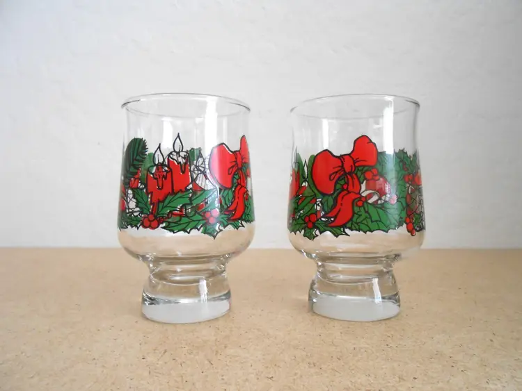 Set of 2 Vintage Christmas Holiday Glasses