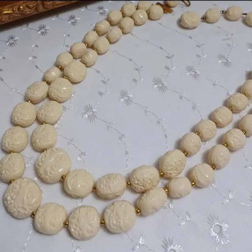 Vintage Carved acrylic bead necklace with goldtone accent