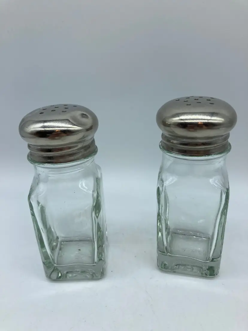 Salt and Pepper Shakers Clear Glass Stainless Tops Set of 2 Square, Taiwan