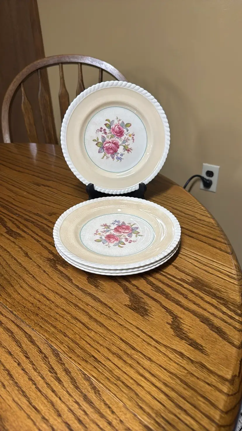 Johnson Brothers Old English 8" Luncheon Plate Beige with Floral Center set of 4