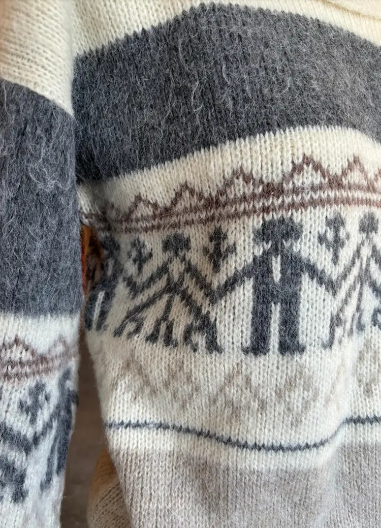 Vintage 70’s Llama Knit Sweater Medium Soft Textured High Foldable Neck 