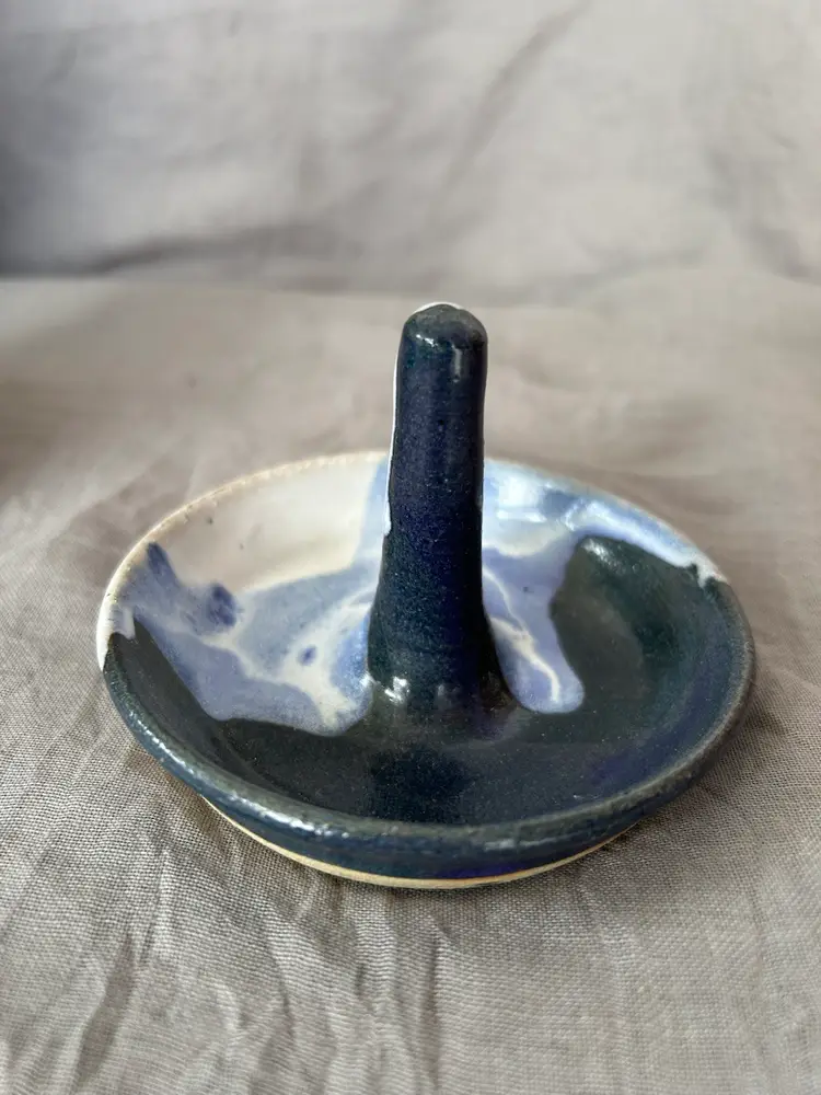 Beautiful Shades Of Blue & White Pottery Ring Holder
