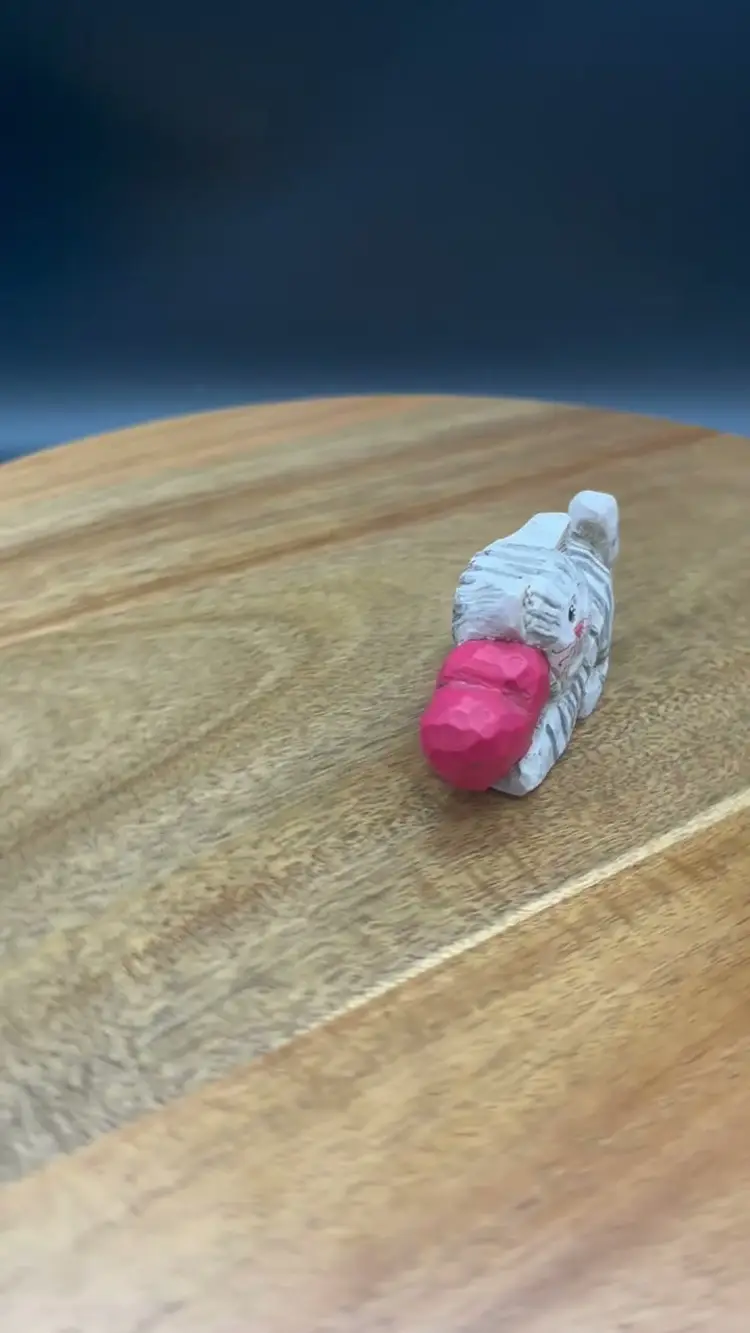 Vintage Eddie Walker Kitten Figurine - Striped Cat Holding Red Heart - 1980s MW Resin