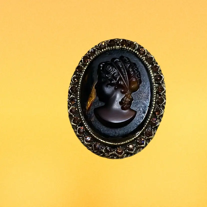 Vintage Amber Glass Cameo Pin / Pendant