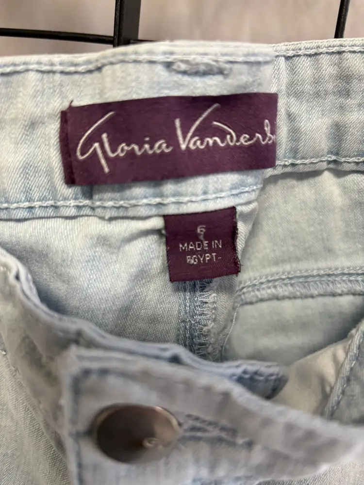 Gloria Vanderbilt Ladies Size 6 Shorts