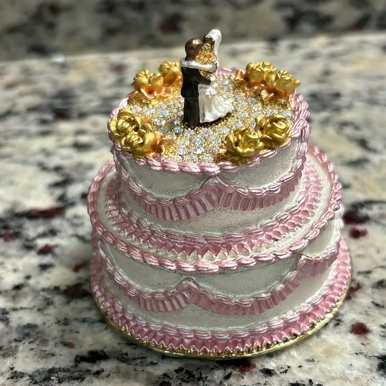 Wedding Cake Hinged Trinket Box