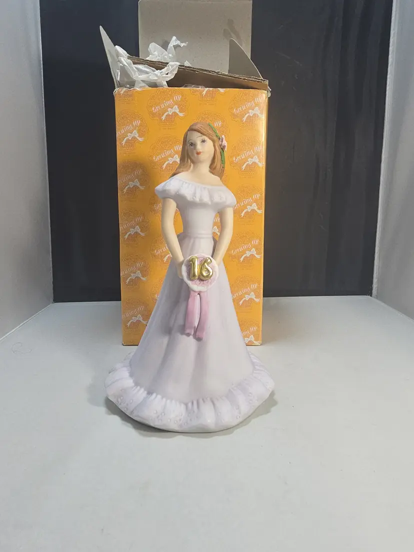 Enesco Growing Up Girls Brunette Age 16 Figurine E9540 '82 Original Box (A1)