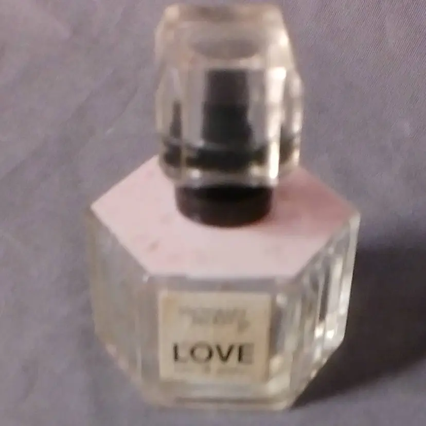 VICTORIA'S SECRET LOVE EAU DE PARFUM PERFUME MIST SPRAY TRAVEL SIZE 7.5 ML