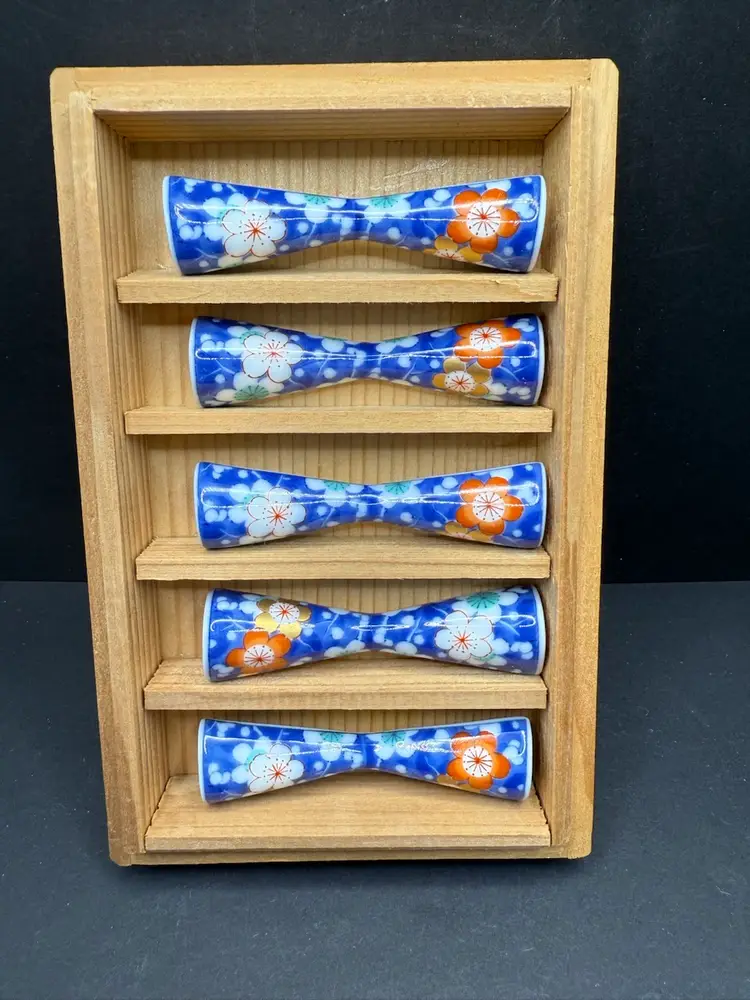 Japanese Floral Hashi Chopstick Rest 3”