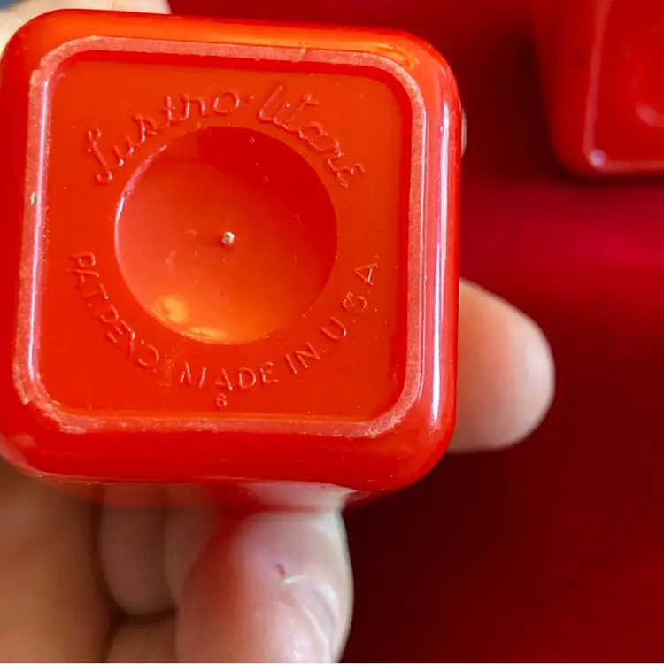 AL- Vintage Salt And Pepper Shaker