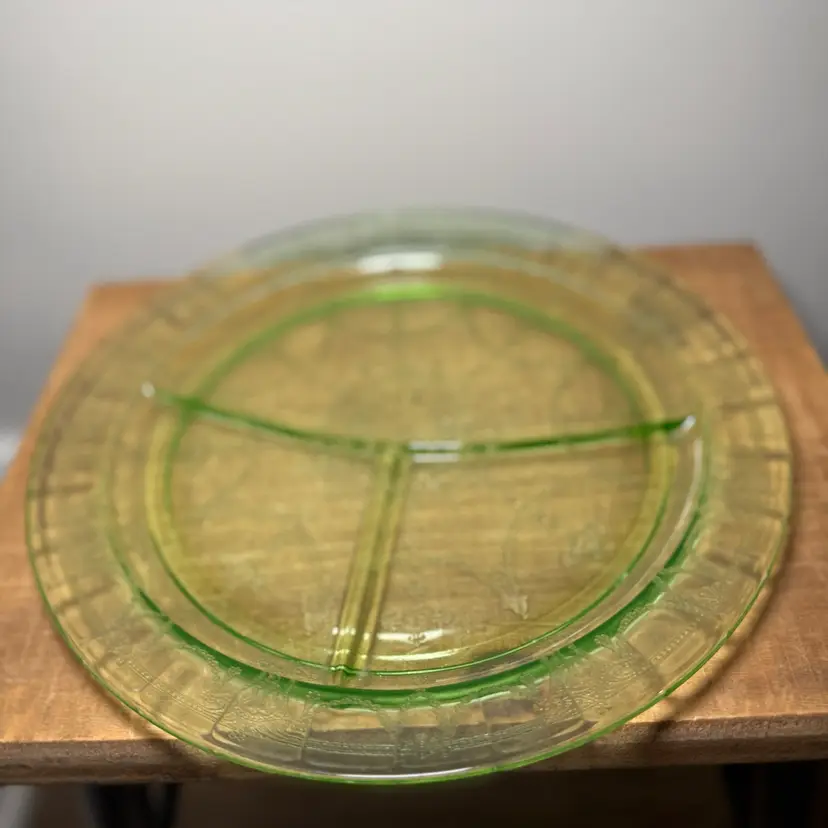 Uranium Serving Plate