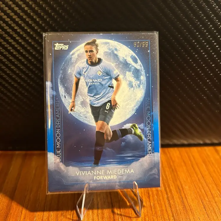 Vivianne Miedema 2024-25 Topps Blue Moon Manchester City Dreamers /99