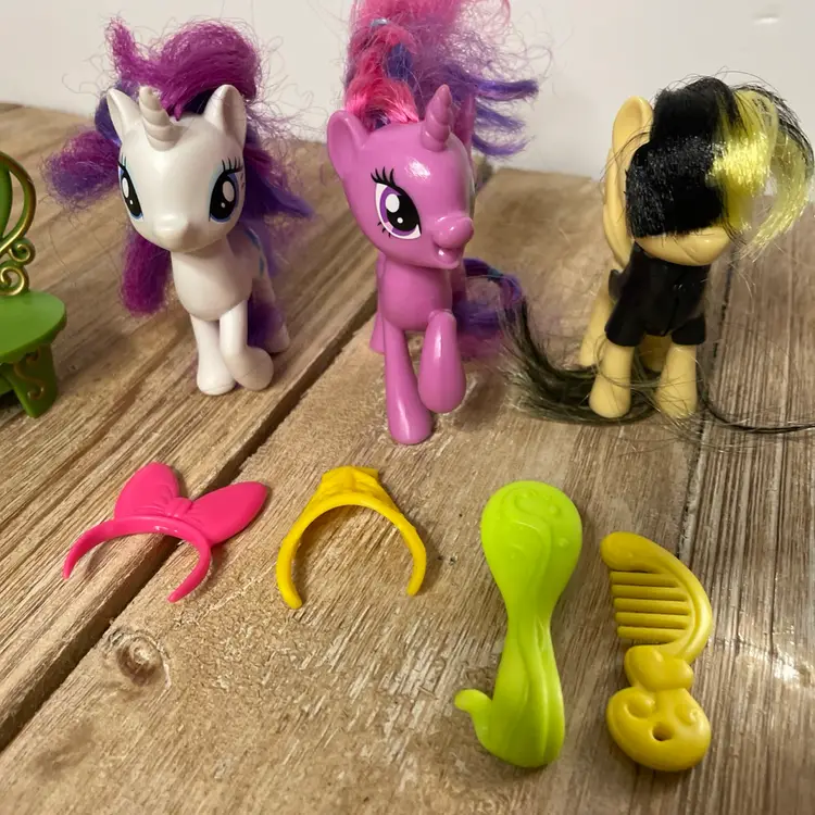 My Little Pony Lot Combs Brushes Cat Castle Accessories  Vintage 80’s