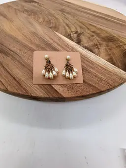 Vintage Gold Tone Fresh Water & Faux Pearl Dangle Drop Screw Back Earrings.